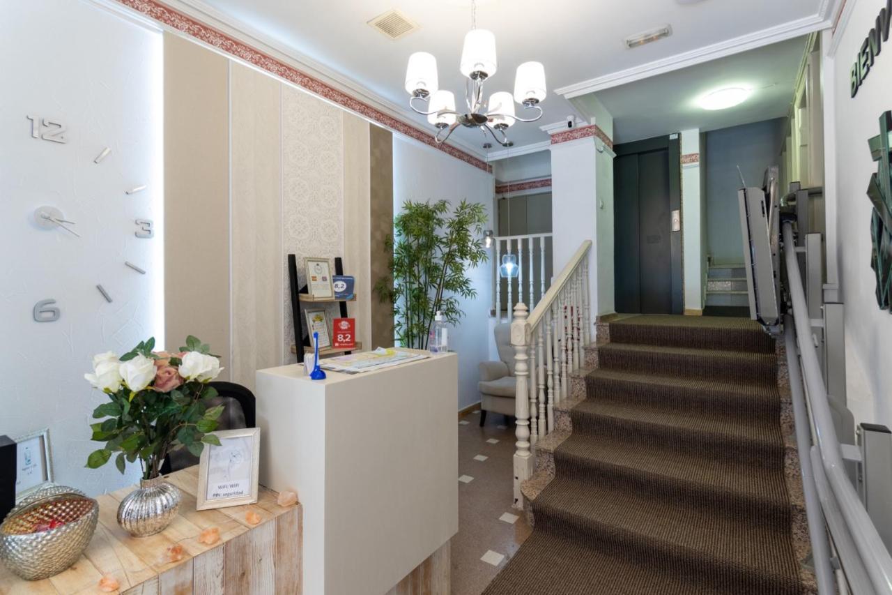 Unique Apartahotel 4-1 Torrevieja Exteriör bild